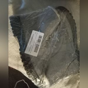 Womans grey snow boots with white interior fur